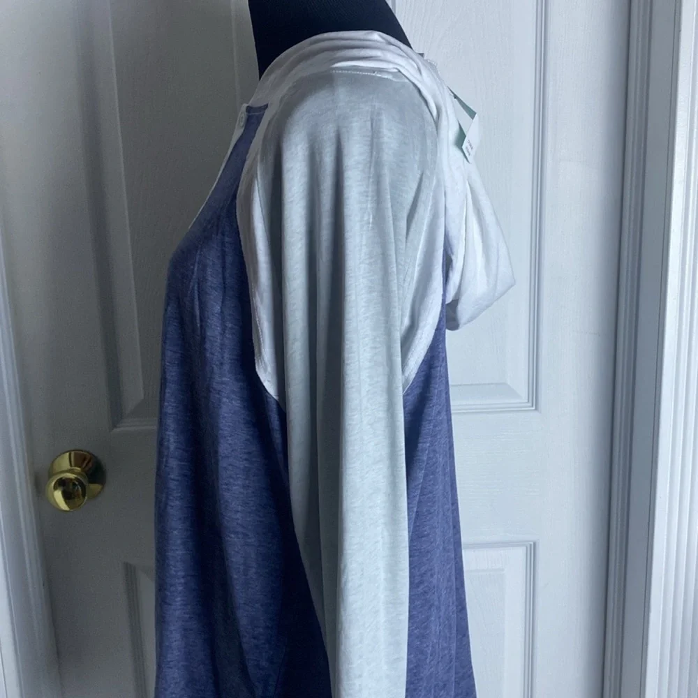 Maurices Women’s Long Sleeve Hooded Tee Tunic Blue Gray White Sz XL NWT